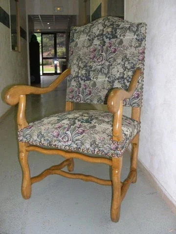 Fauteuil Louis Louis XIII recouvert de tapisserie