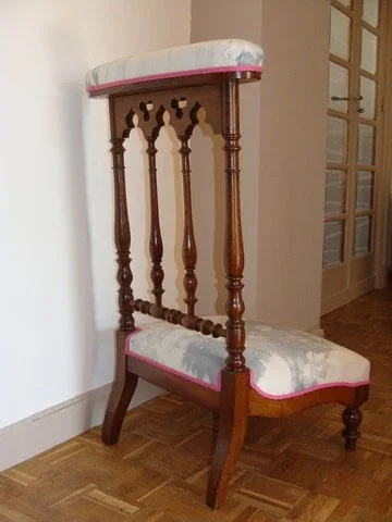 Prie dieu, garniture mousse, finition double tresse