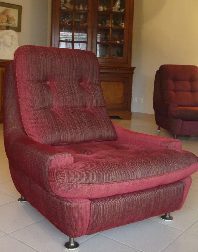 Fauteuil confortable Années 70 tissu velours côtelé Orion de Belinac